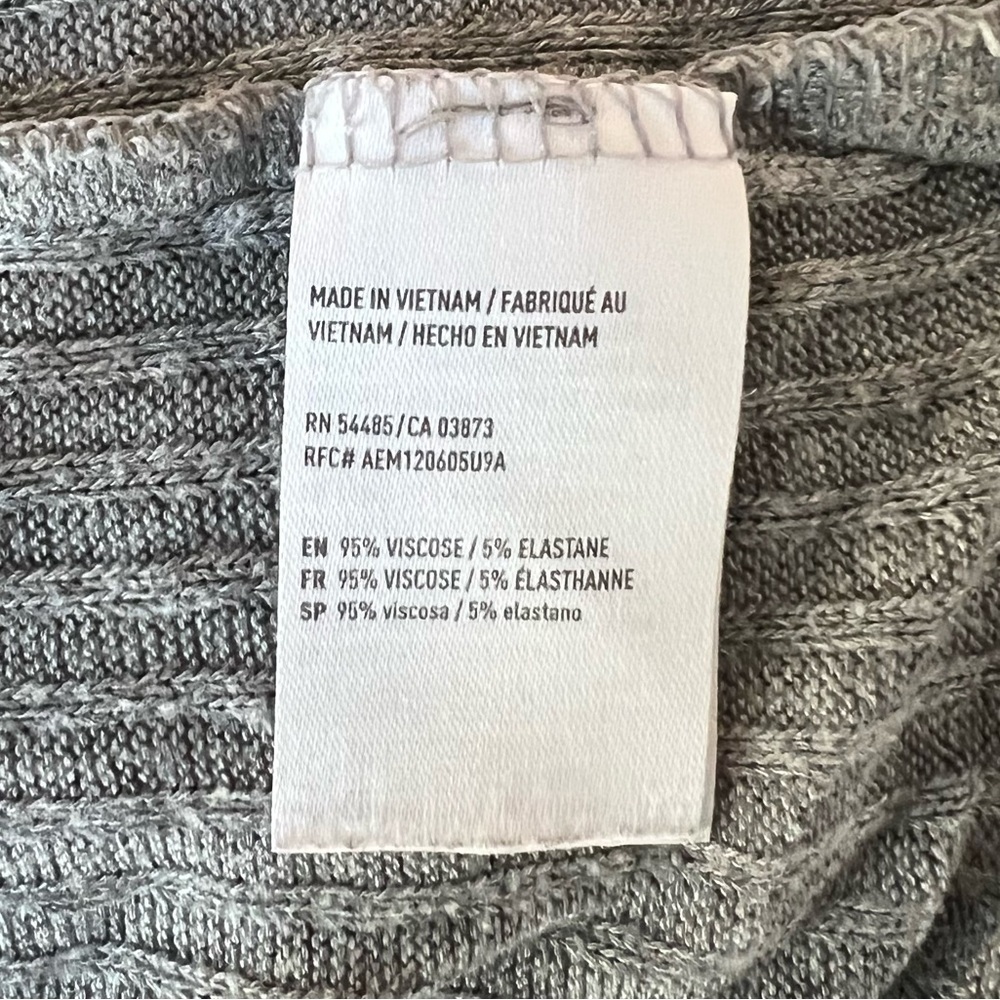 American Eagle Outfitters Soft & Sexy Gray Ribbed V-neck Long Sleeve Top, size M - Picture 4 of 6